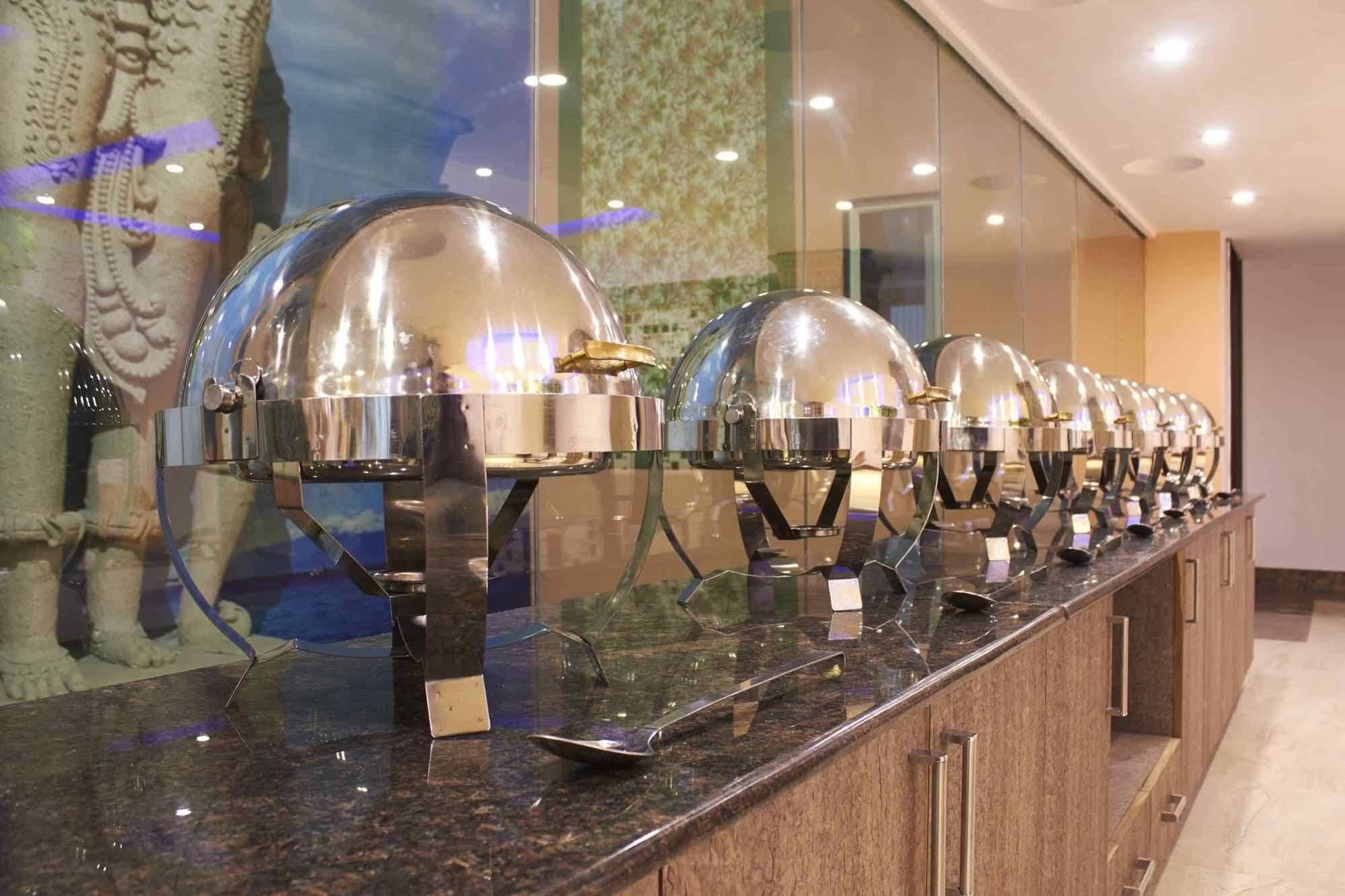 Hotel Waterfall Delhi  Exterior foto