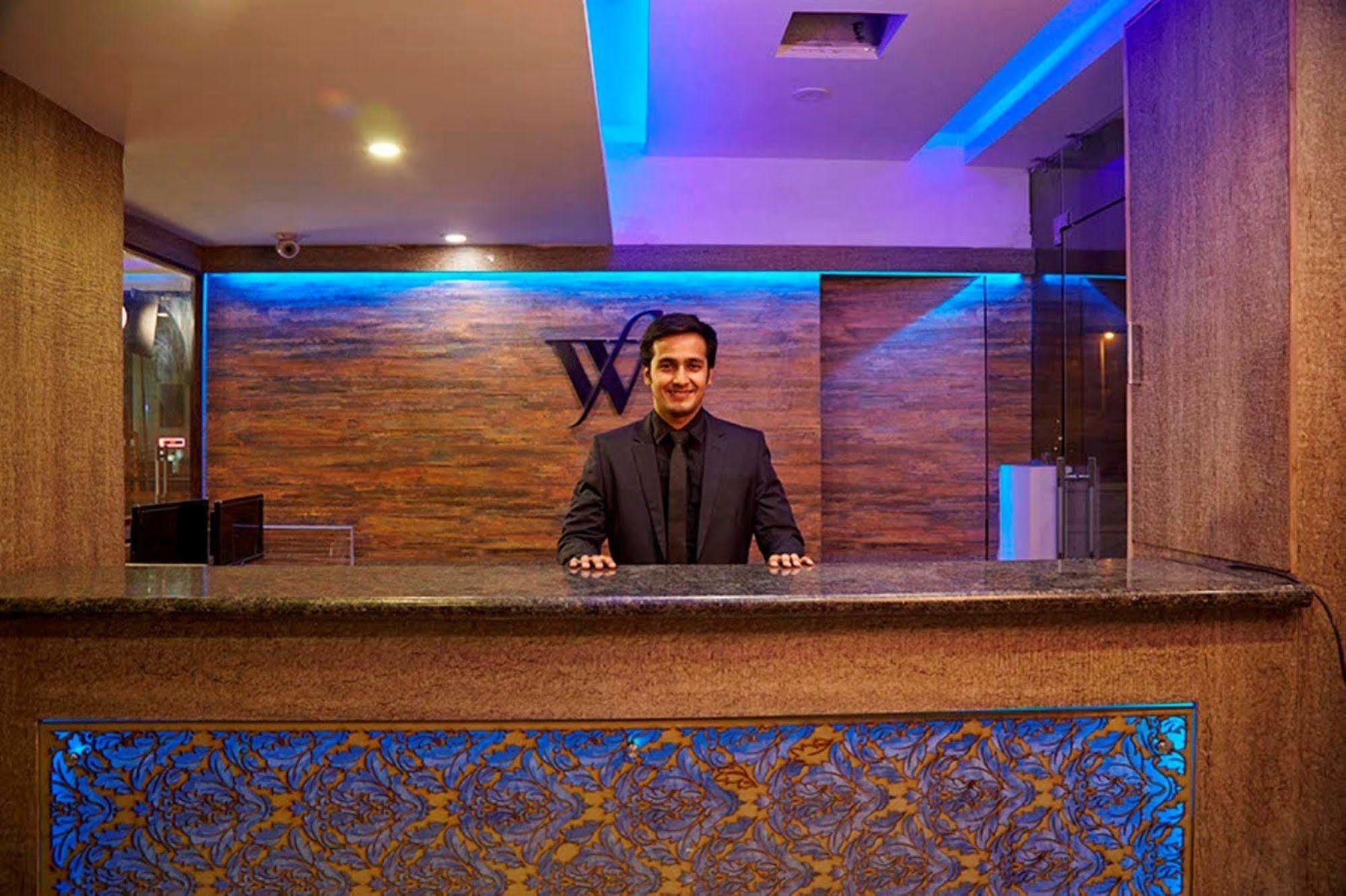 Hotel Waterfall Delhi  Exterior foto